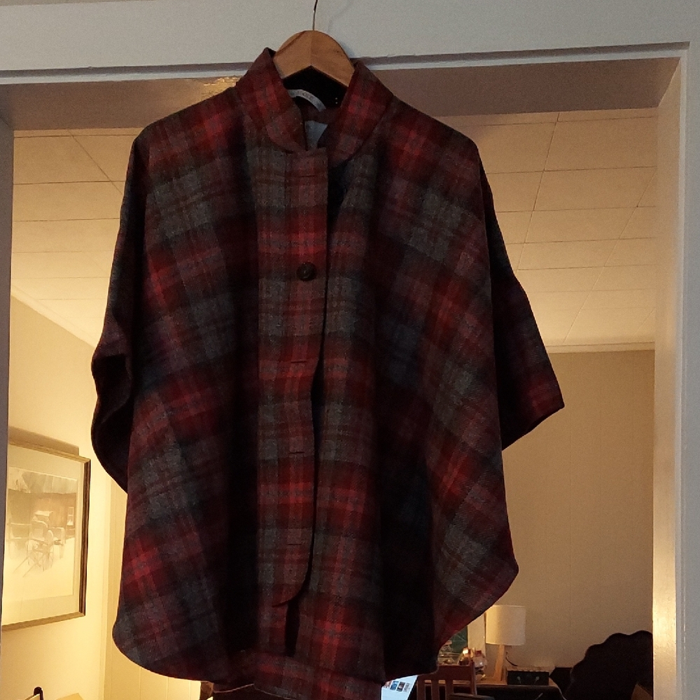 MaGee 1866 of Donegal IRELAND 100%  Wool Plaid Button-Up Capein Pink And Gray.